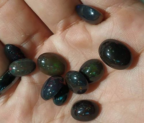 Batu Black Oval