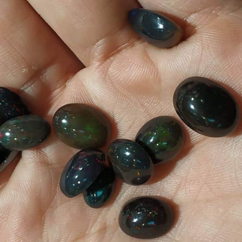 Batu Black Oval